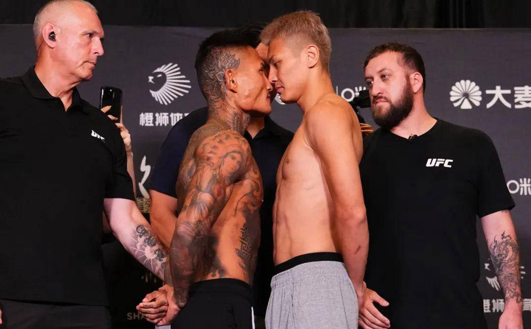 右眼严重肿 右眼严重肿