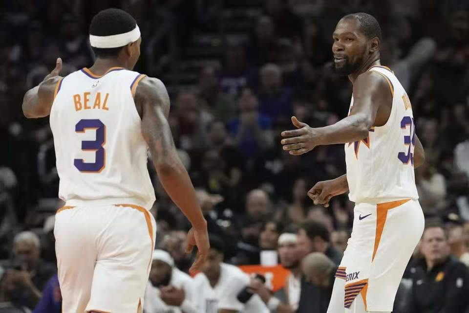 成了蜕变, 现在他们都, UAA